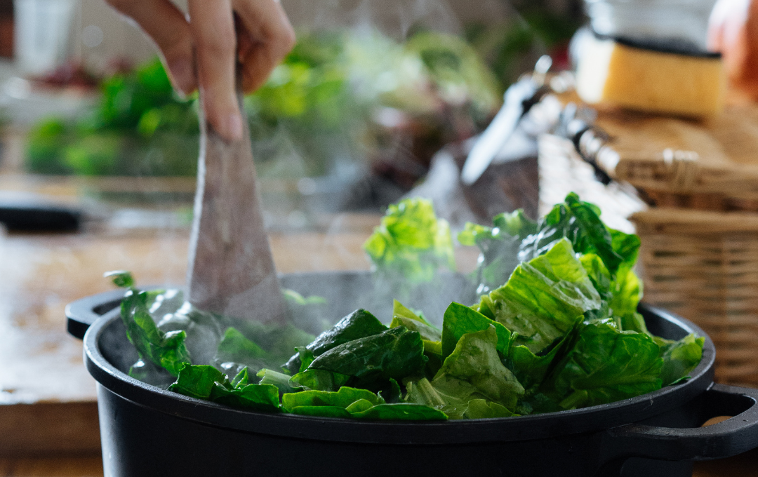 Alface estufada com alho, azeite e limão