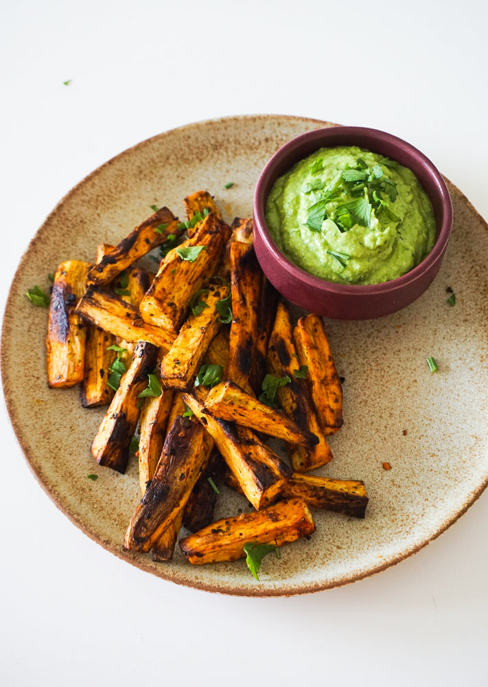 Palitos de batata-doce com Molho Cremoso de Abacate